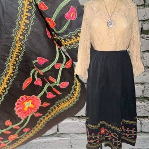 90s Floral Embroidered Black Skirt